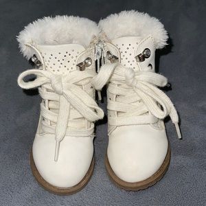 White boots size 6